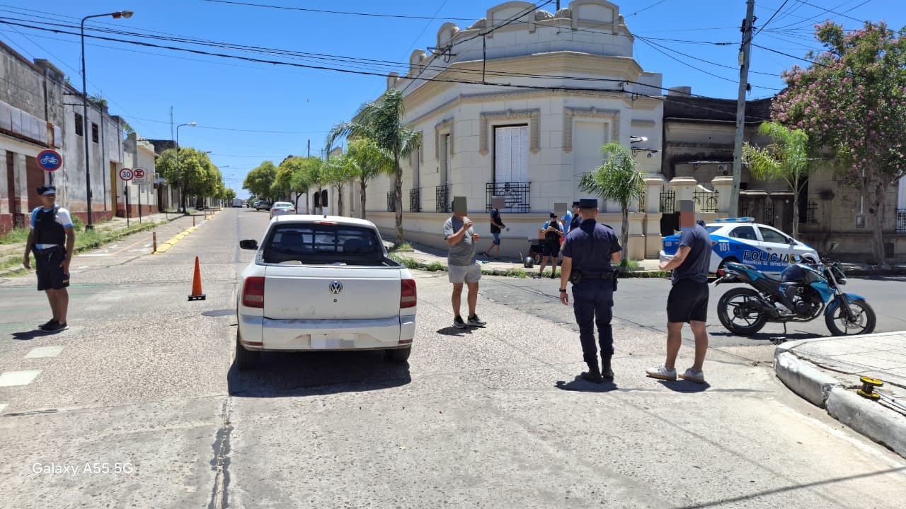 Accidente de tránsito en pleno centro de Concordia: dos jóvenes fueron hospitalizados - 7PAGINAS