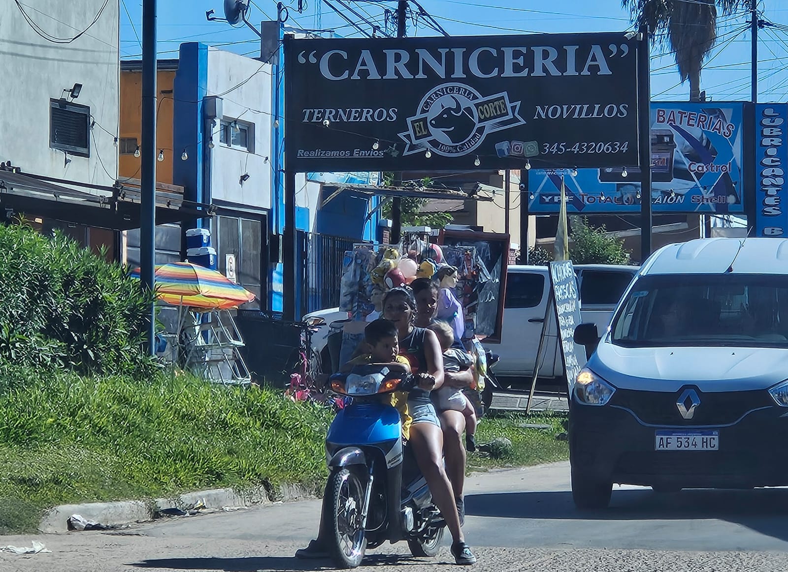 Una imagen que refleja la falta de conciencia vial y de controles en Concordia - 7PAGINAS