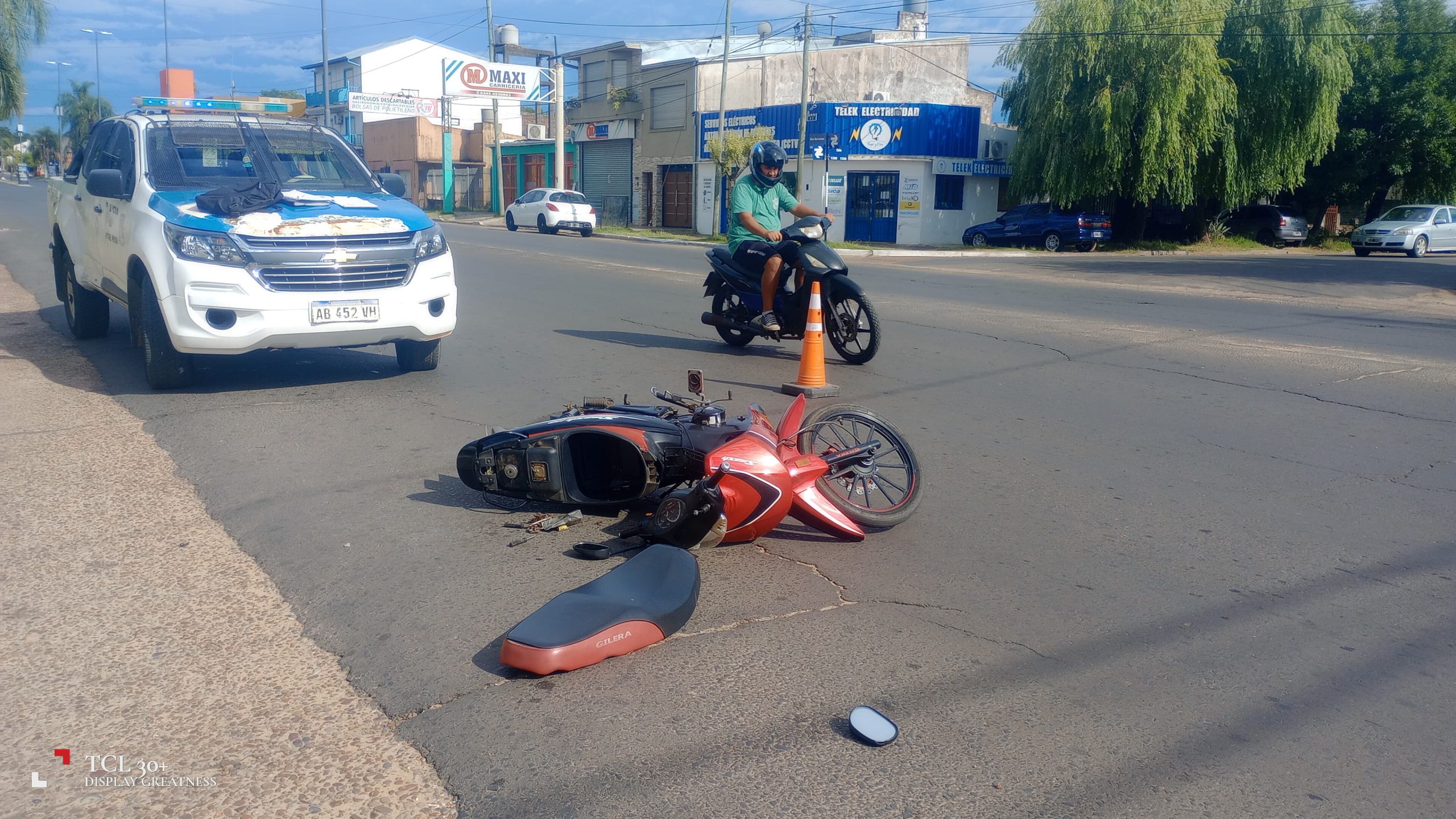 Dos motocicletas protagonizaron un accidente en Concordia: una mujer recuperó el conocimiento y se retiró por sus propios medios - 7PAGINAS