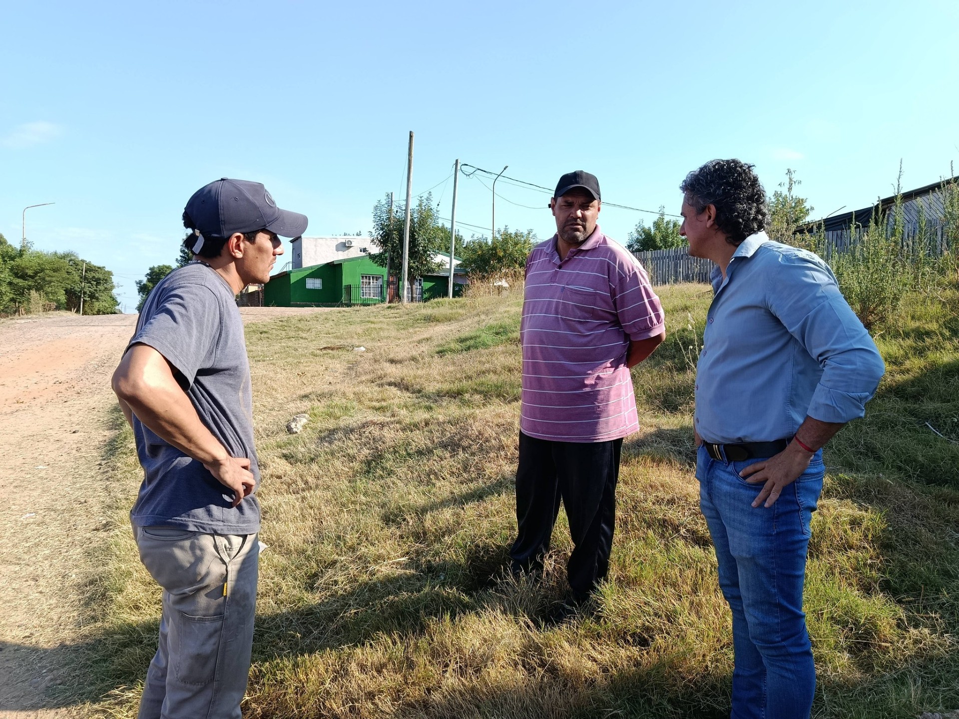 El Intendente Bravo recorrió los trabajos de limpieza integral que se realizan en calle Emilio Surra - 7PAGINAS