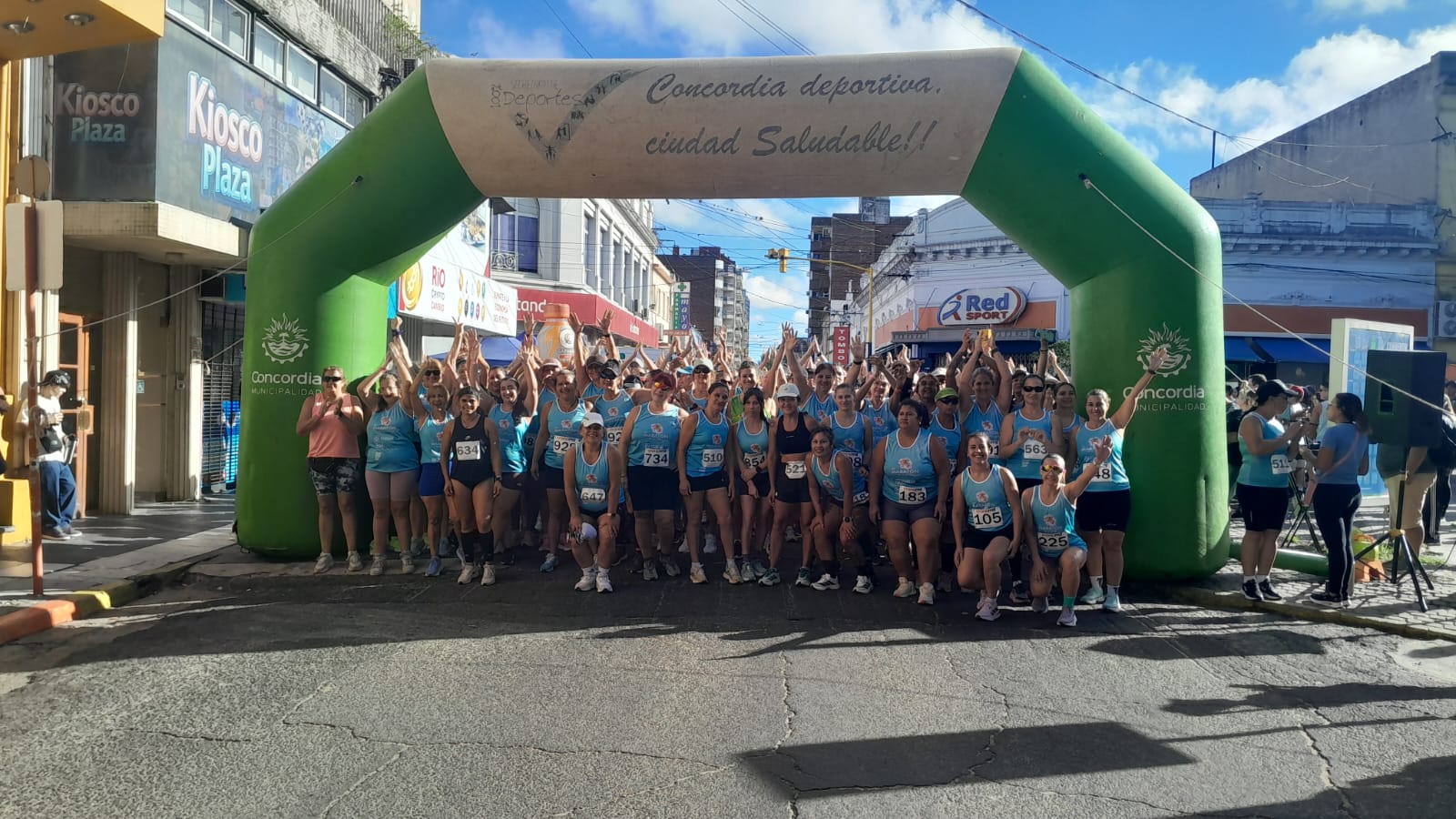 La plaza 25 de mayo fue una fiesta, donde Greta Rodríguez fue la más rápida en la Maratón de la Mujer en Concordia - 7PAGINAS