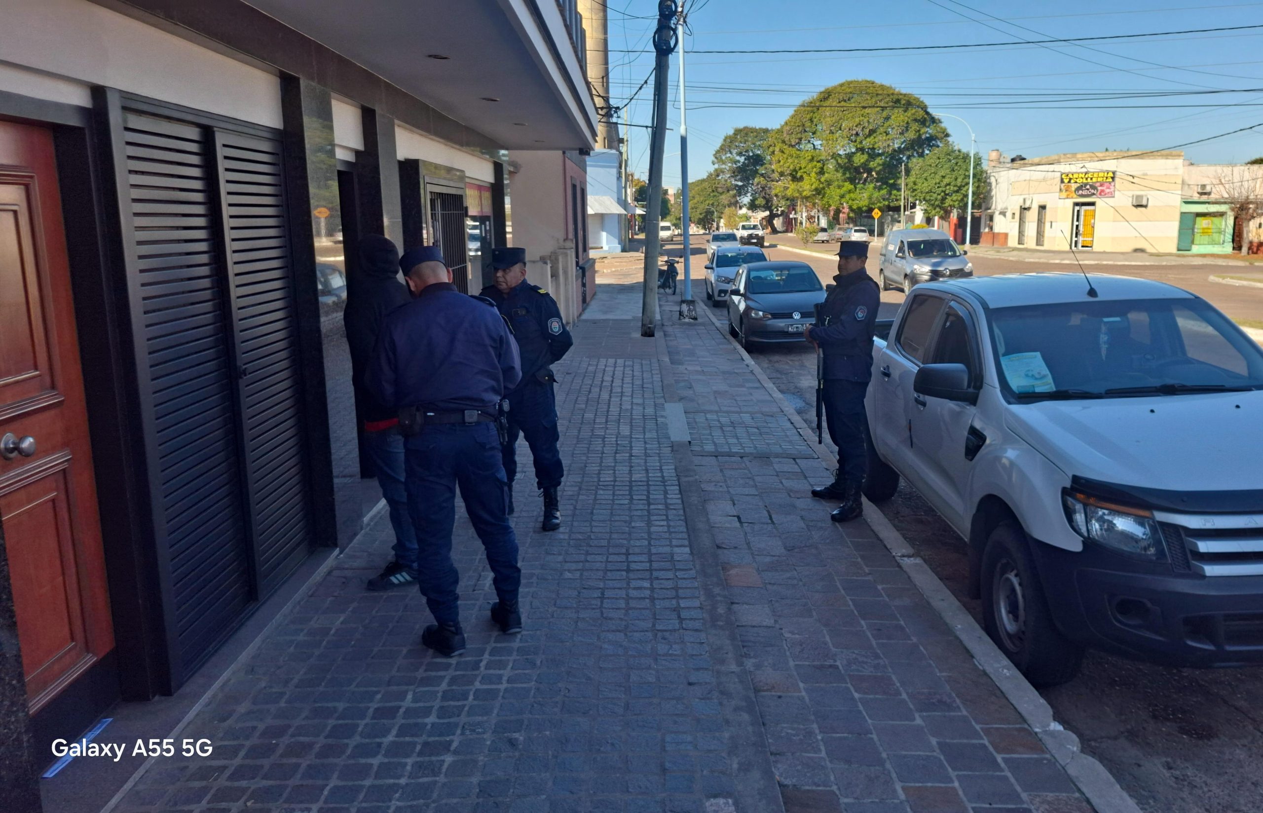 Operativo en Concordia: exigía un rescate en dólares para devolver un iPhone 15 y fue detenido - 7PAGINAS