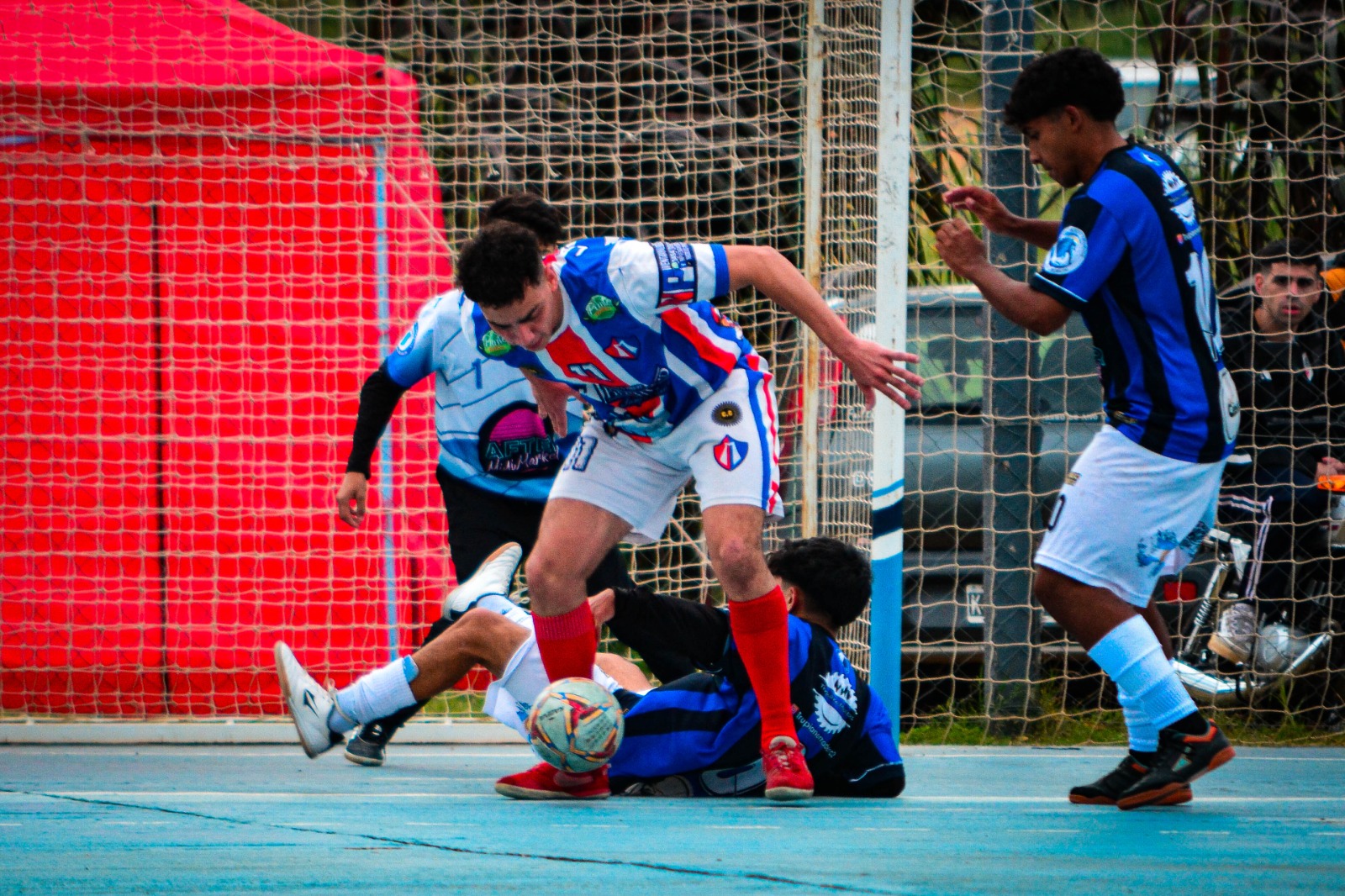 La lluvia le ganó a la fecha 2 del fútbol de salón de Concordia - 7PAGINAS