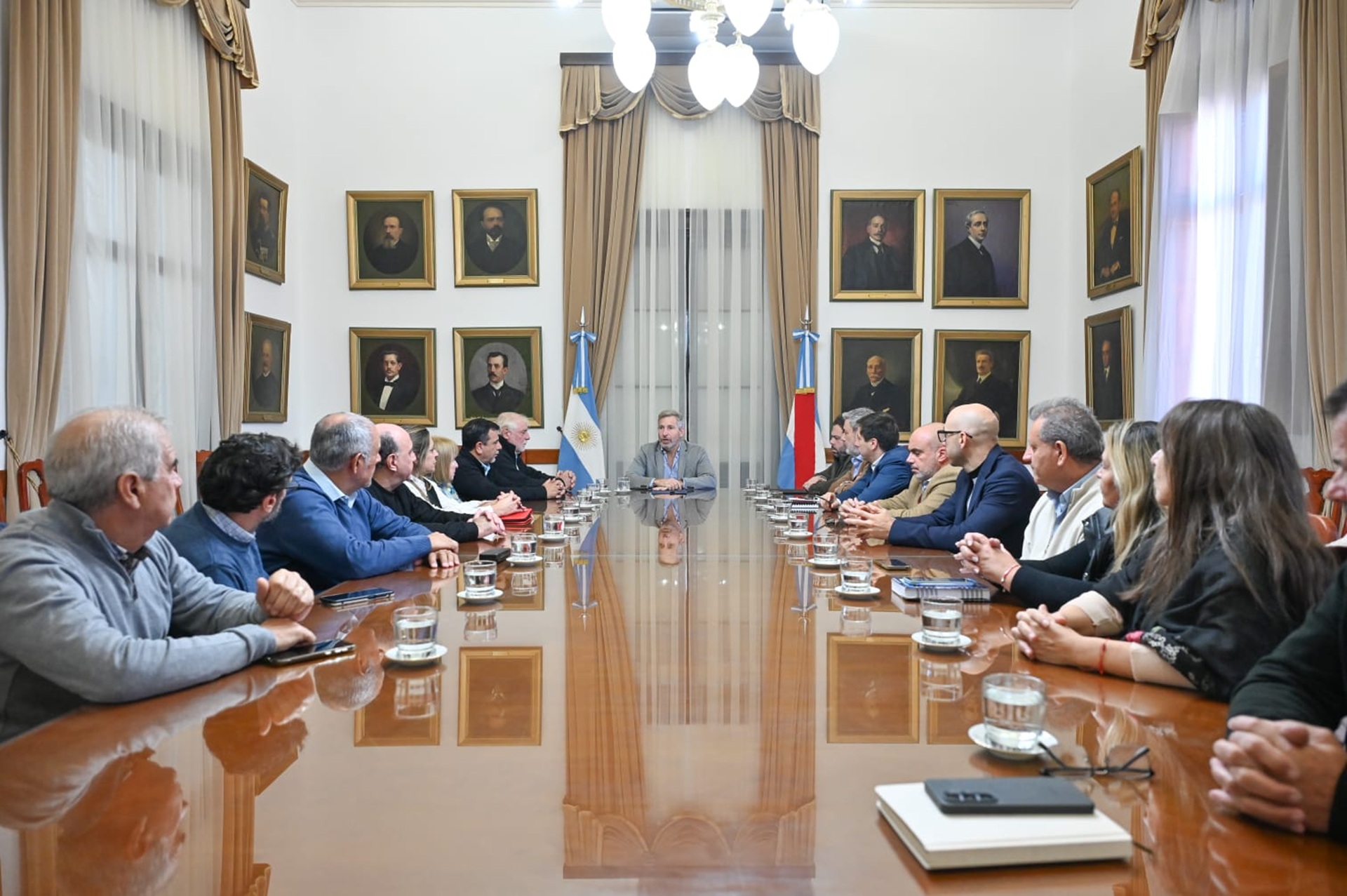 Con el aporte de los gremios, el Poder Ejecutivo envía a la Legislatura el proyecto de reforma de la Caja de Jubilaciones - 7PAGINAS