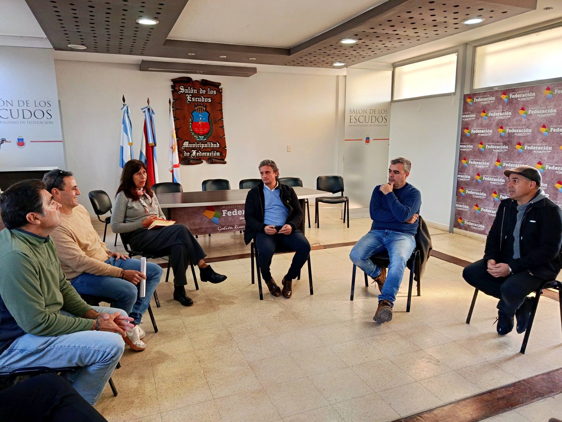 Frente a la crisis, Federación une fuerzas: clave reunión entre el municipio y el sector turístico privado - 7PAGINAS