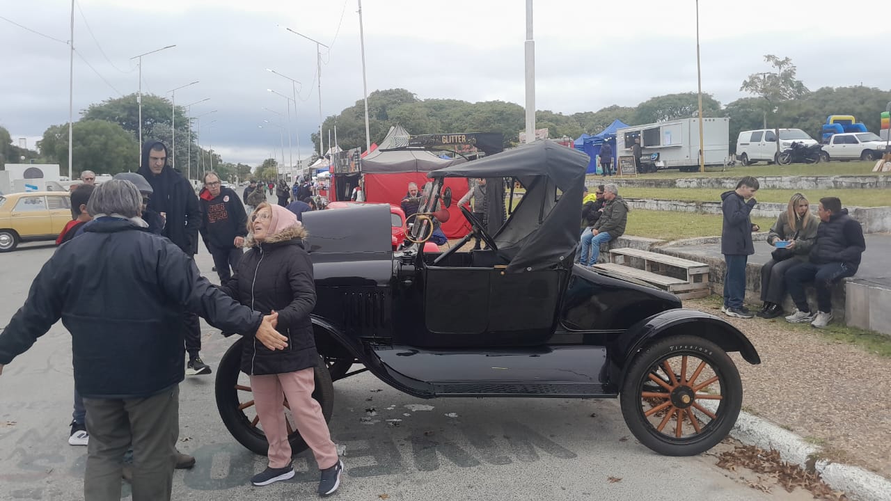 Con éxito y el rugir de verdaderas joyas mecánicas, Federación vivió a pleno el Global Festival Motor - 7PAGINAS