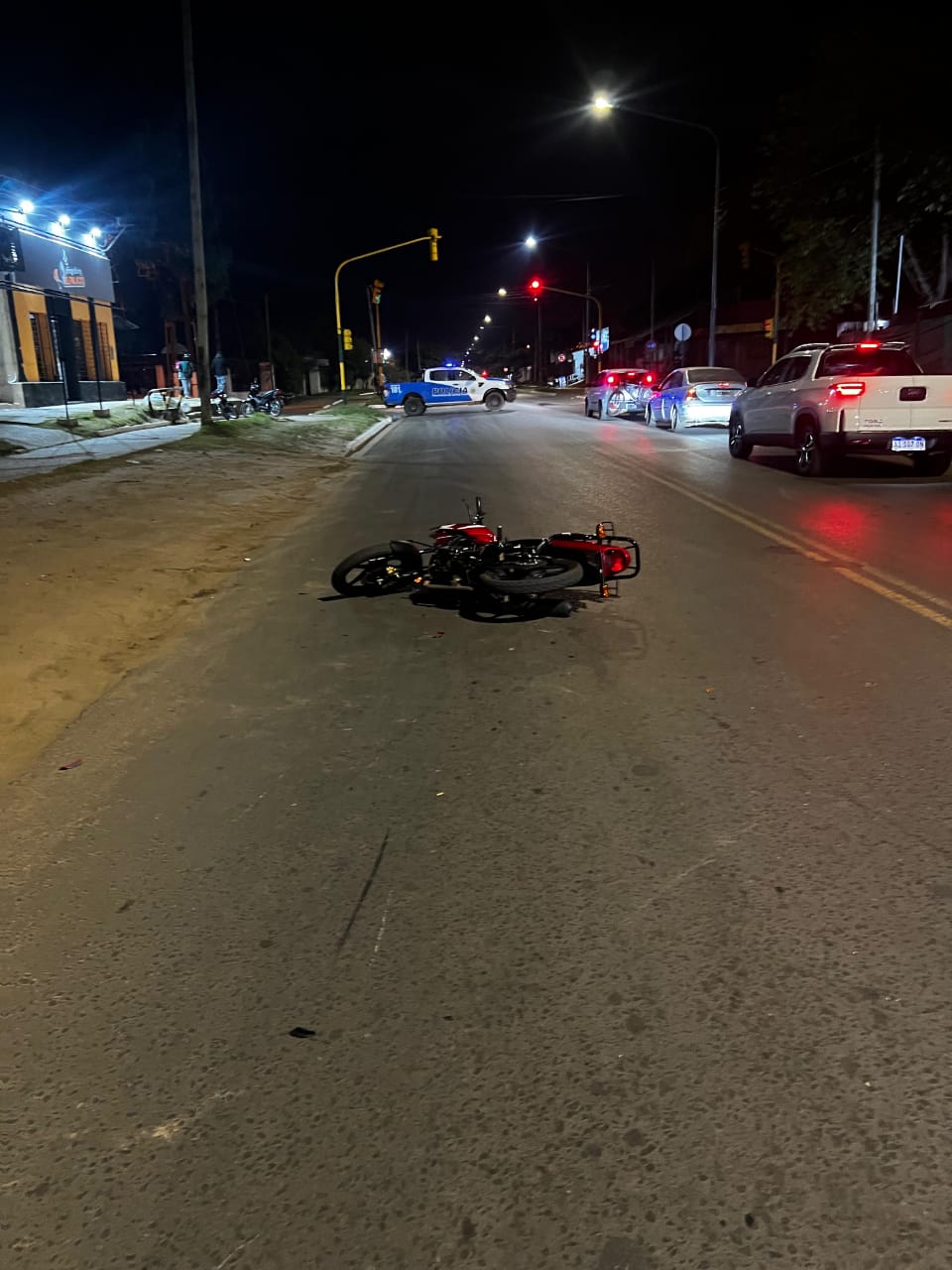 Choque frontal entre dos motos en una Avenida de Concordia, dejó a un conductor hospitalizado - 7PAGINAS