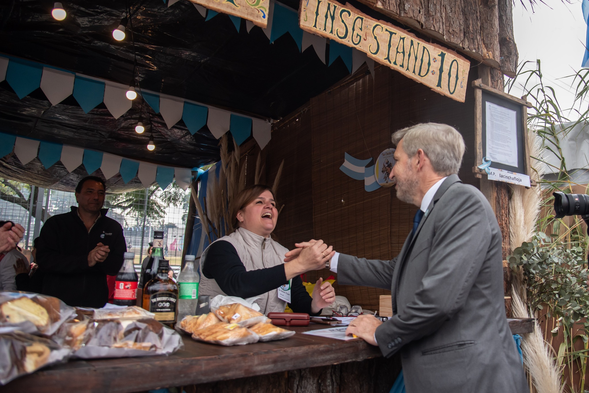 Frigerio les puso el pecho a las tortas fritas y salió a bajar la polémica por los comedores escolares - 7PAGINAS