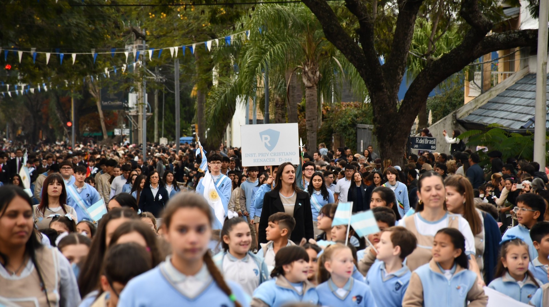 Concordia celebró el 216° aniversario de la Revolución de Mayo con un multitudinario desfile cívico-militar - 7PAGINAS