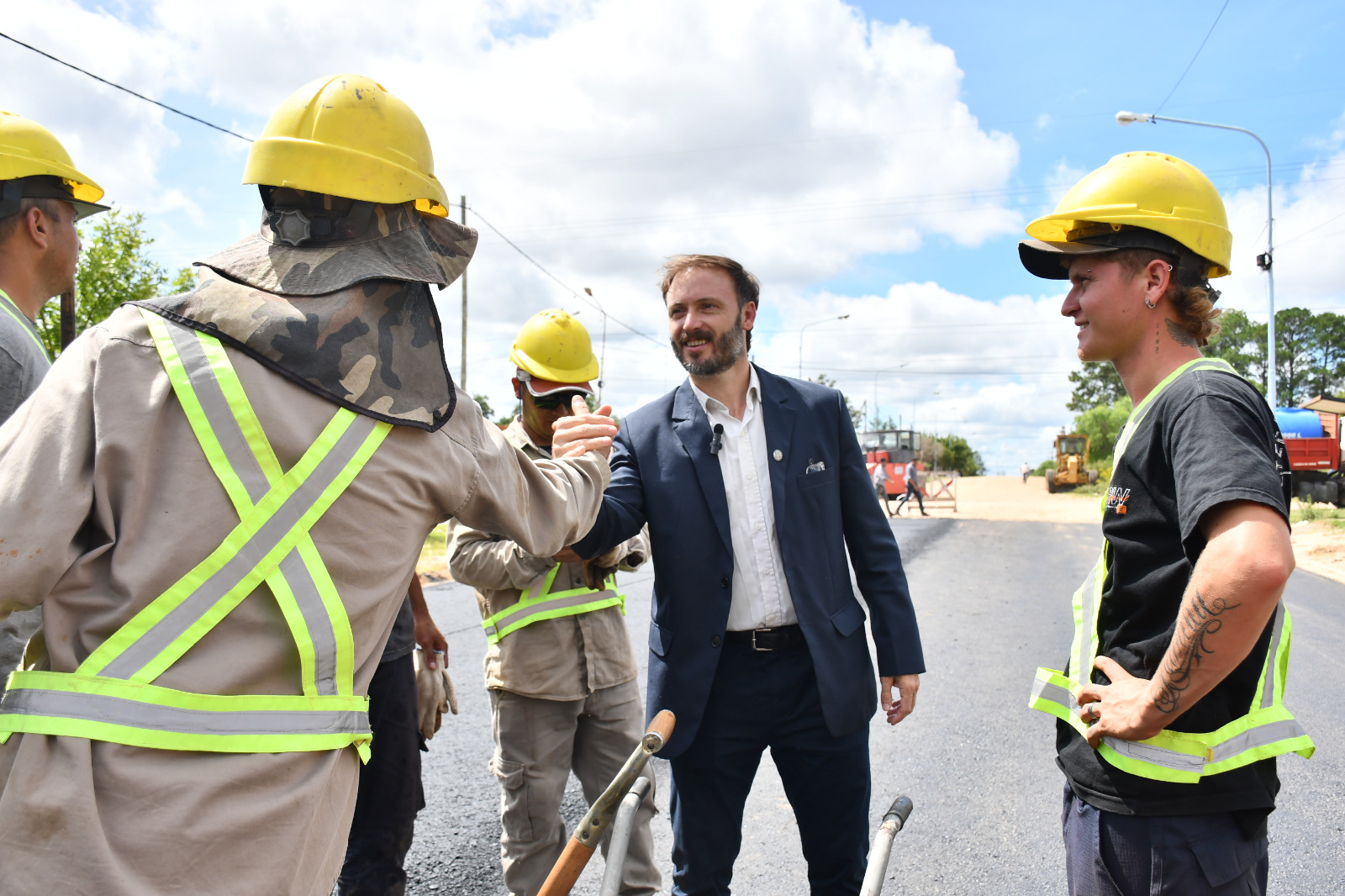 Azcué confirmó la fábrica de adoquines y la planta de asfalto para avanzar con un fuerte plan vial en Concordia y opino por la recolección de residuos - 7PAGINAS