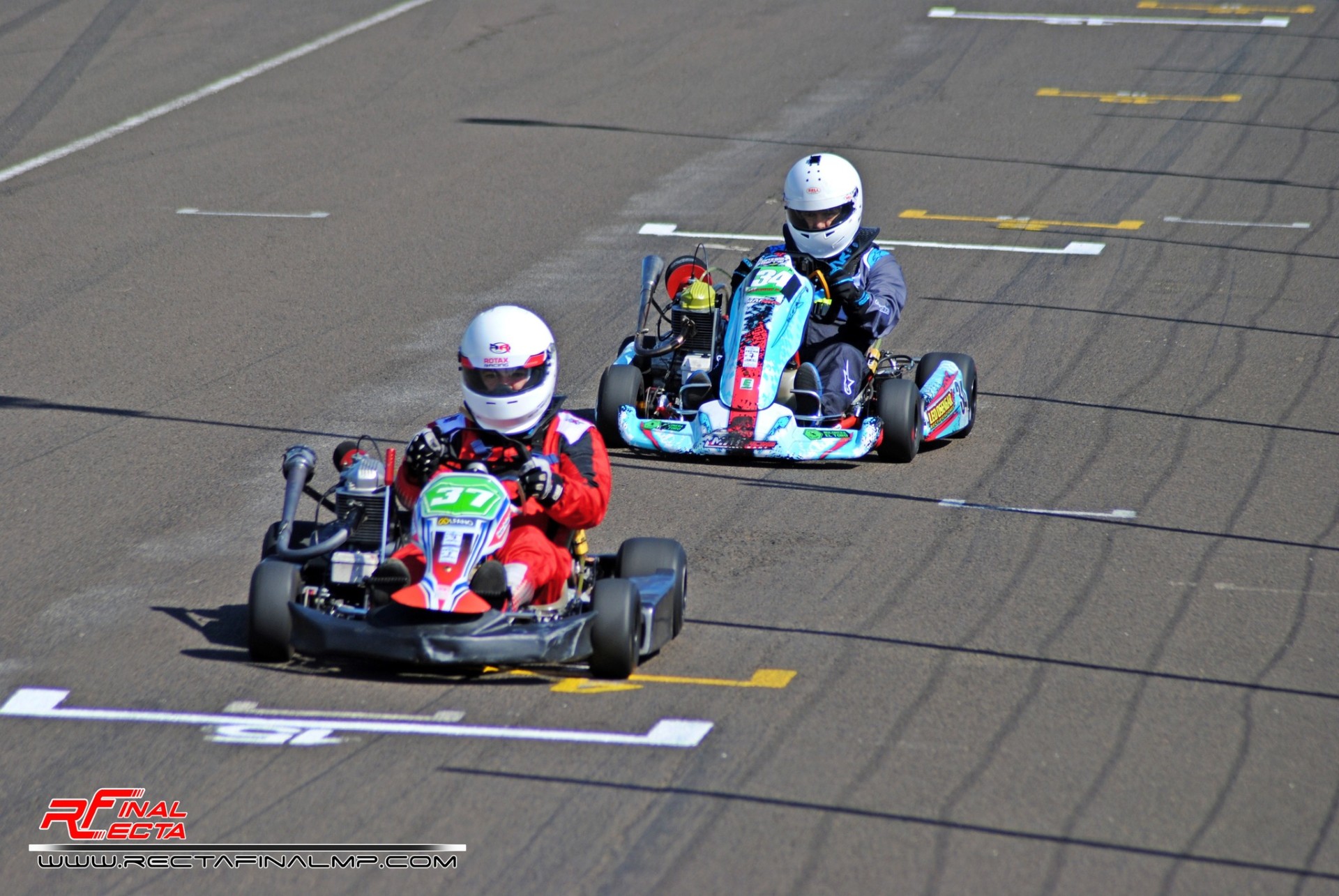 Exhibición de los karts del karting regional en la costanera de Concordia - 7PAGINAS