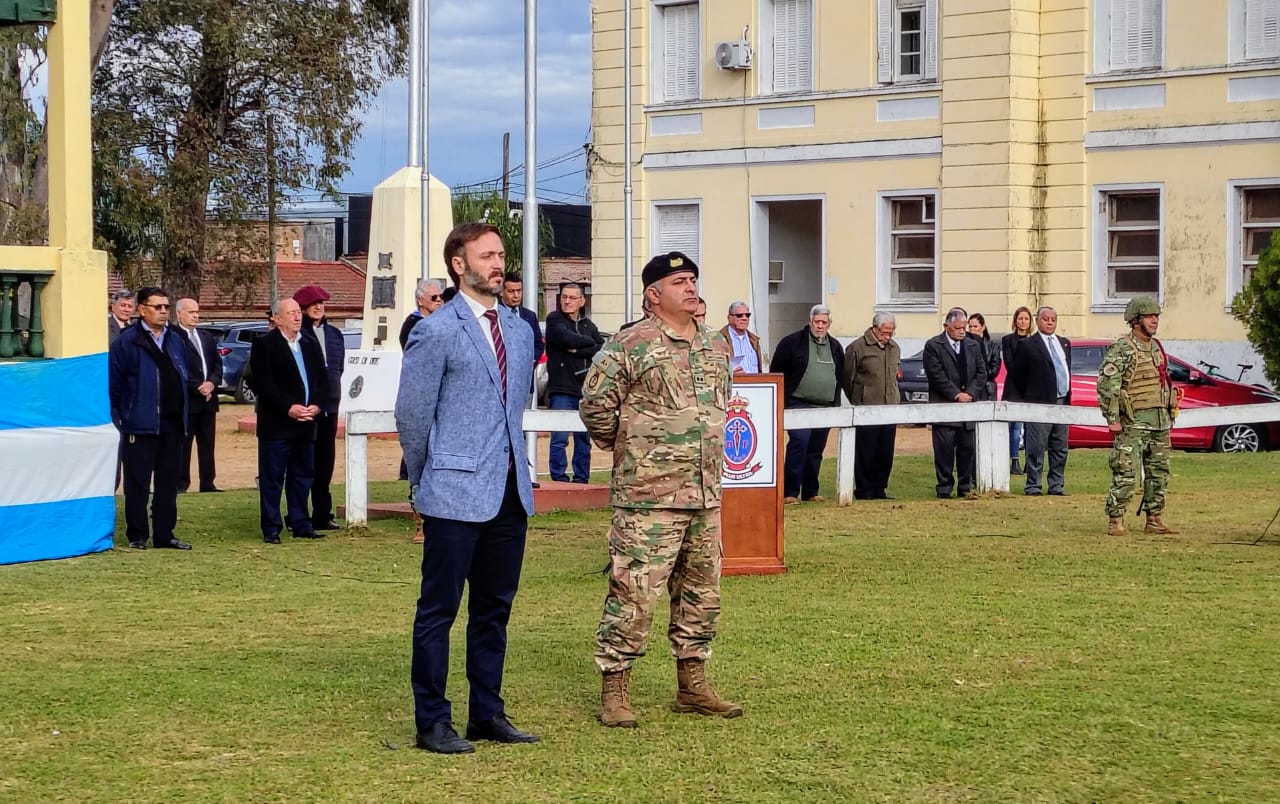 Dia del Ejército Argentino: Nos sumamos a este aniversario preparándonos para la guerra, afirmó el jefe del Regimiento de Concordia Camarino - 7PAGINAS