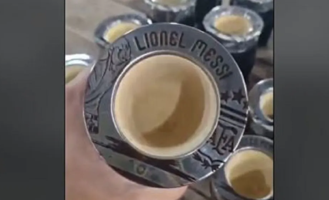 Un artesano de Gualeguaychú fabricó los mates para los jugadores de la Selección que irían al Mundial - 7PAGINAS
