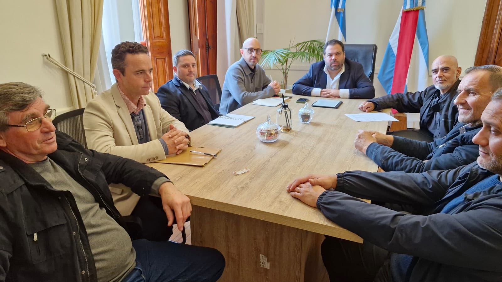 Conflicto en Granja Tres Arroyos: el gobierno provincial reforzará la asistencia y contención a los 900 trabajadores afectados - 7PAGINAS