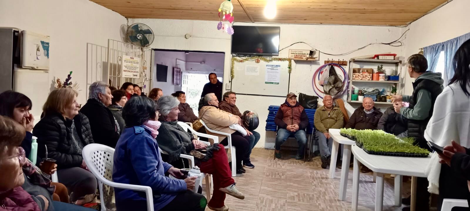 Adultos mayores de Concordia participaron de una capacitación en huertas y alimentación saludable - 7PAGINAS