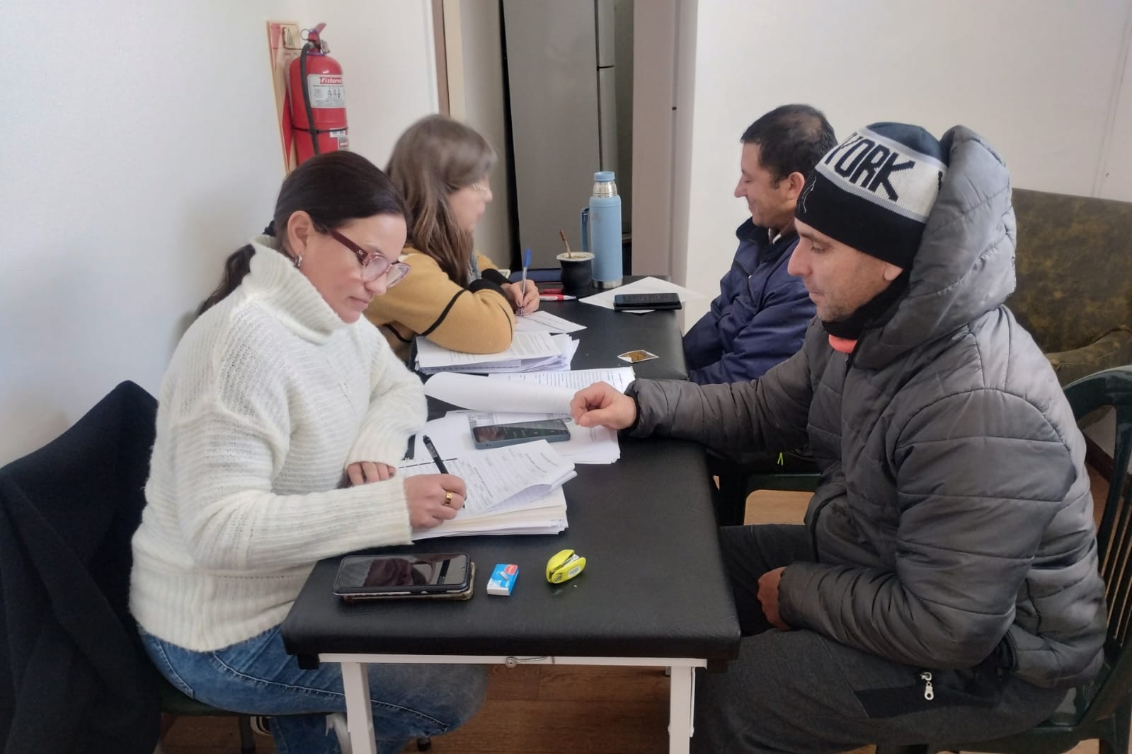 En medio del conflicto laboral, el Gobierno provincial acompaña a trabajadores de Granja Tres Arroyos y sus familias - 7PAGINAS