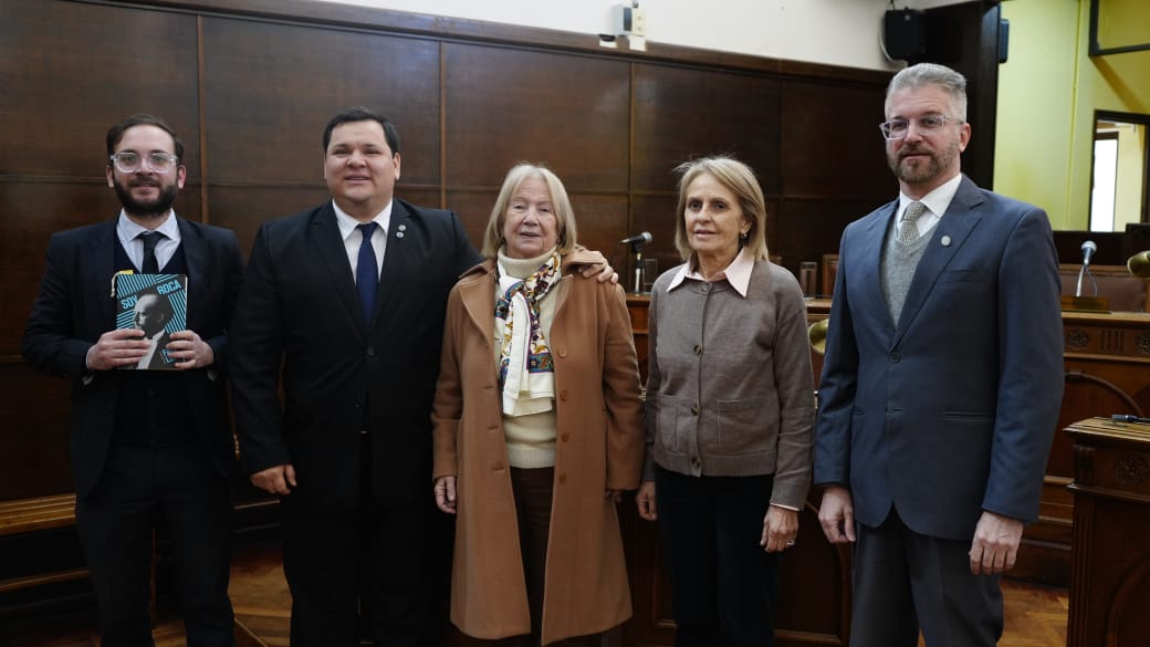 Aprueban un nuevo ordenamiento urbano y comercial para la Costanera Nebel y designan un nuevo nombre a su calle principal - 7PAGINAS