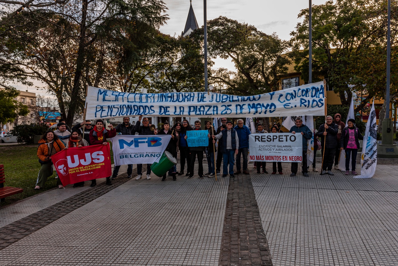 Jubilados de Concordia se movilizan y rechazan la reforma de la caja de jubilaciones - 7PAGINAS