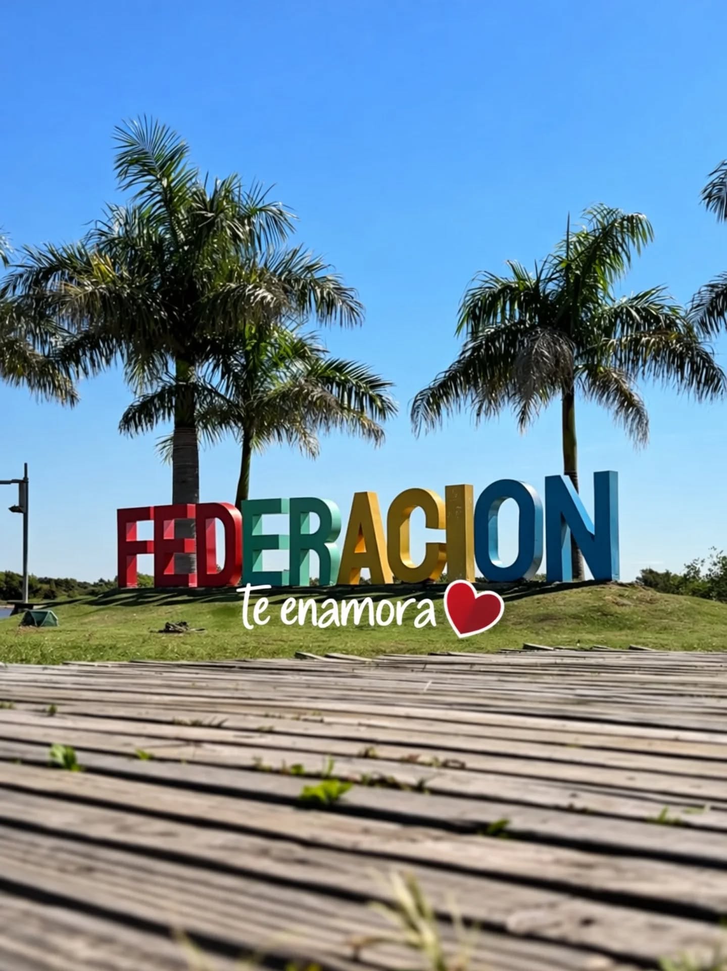 Versalli cargo contra empresarios del turismo en Federación al denunciar abusos laborales: Les están pagando 3 mil pesos la hora - 7PAGINAS