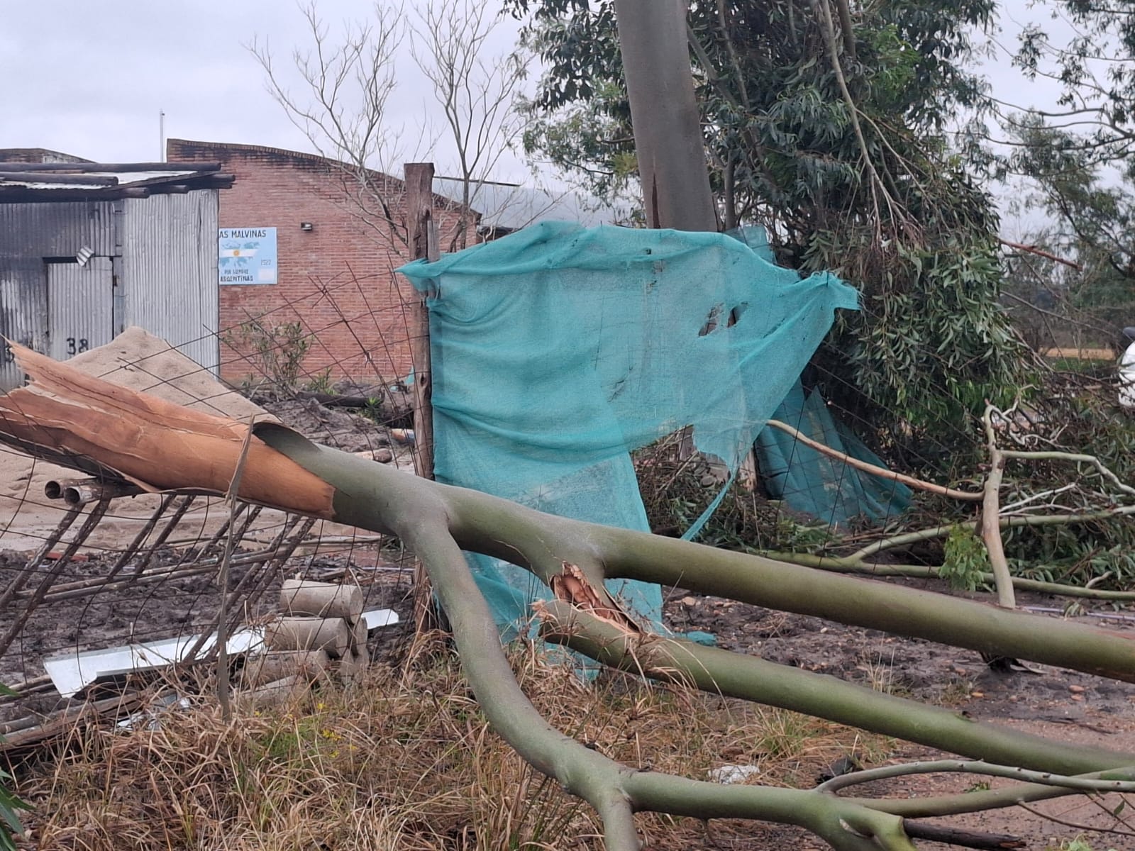 La cola del tornado también golpeó a una escuela rural de Federación: «Los daños son de consideración», afirmó s