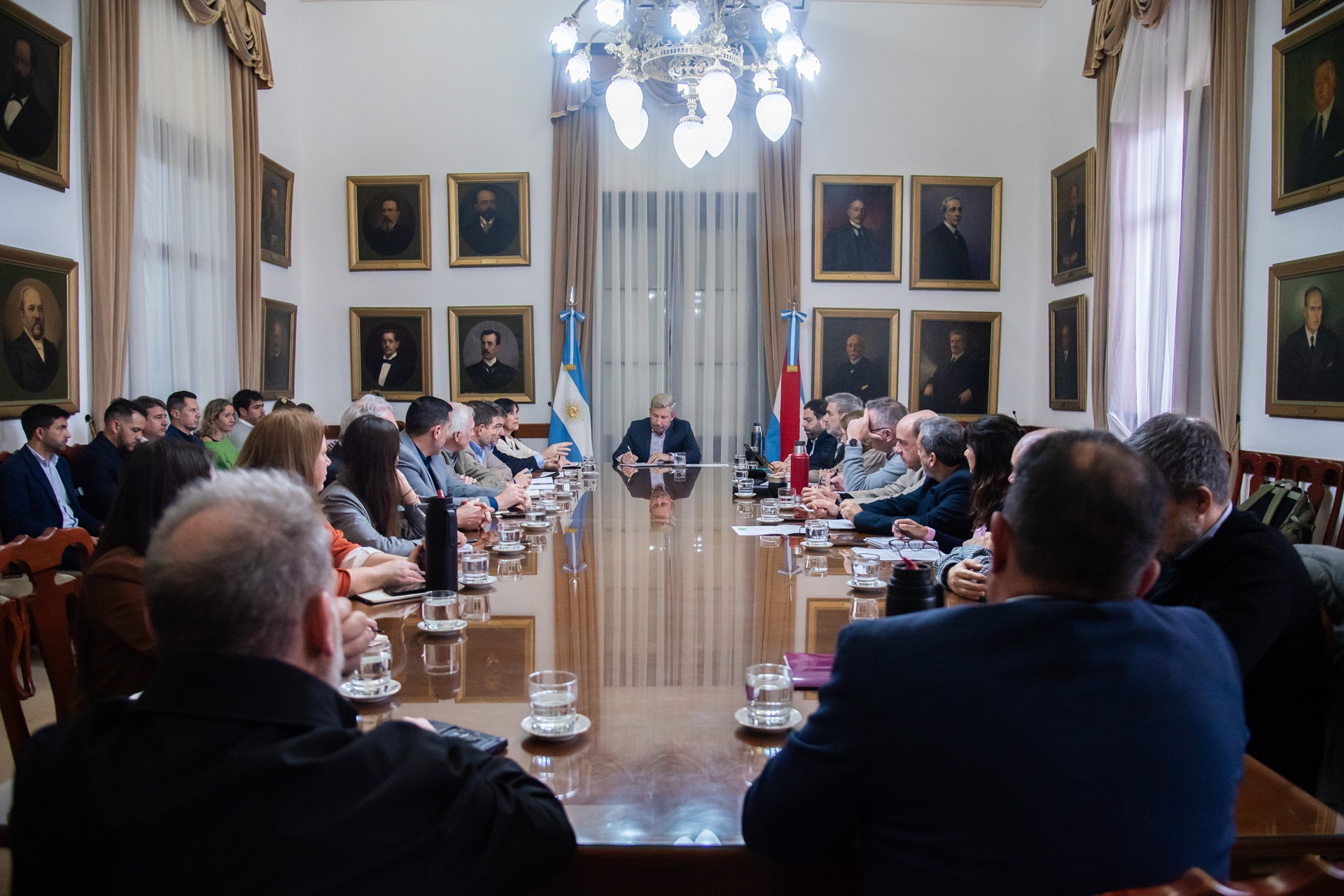 Frigerio reunió a su gabinete para coordinar medidas preventivas ante el fenómeno de El Niño