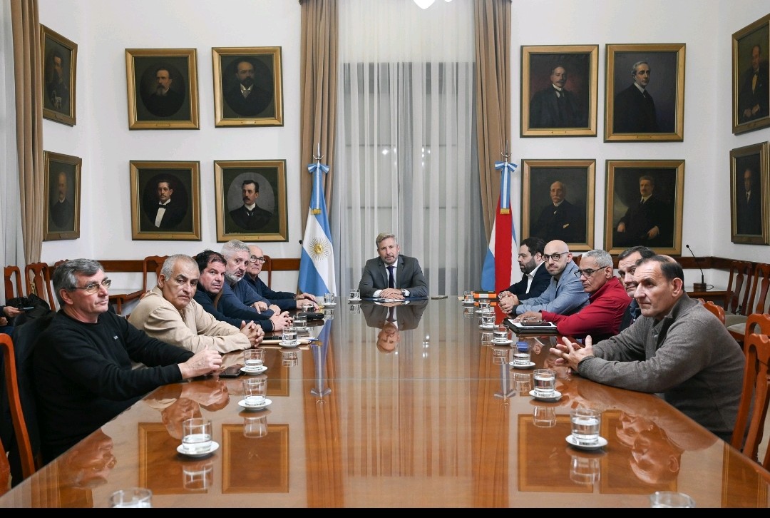 El Gobierno de Entre Ríos asiste a trabajadores de Granja Tres Arroyos con subsidios, alimentos y cobertura sanitaria